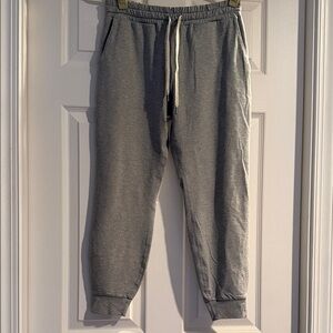 Vuori women’s performance joggers